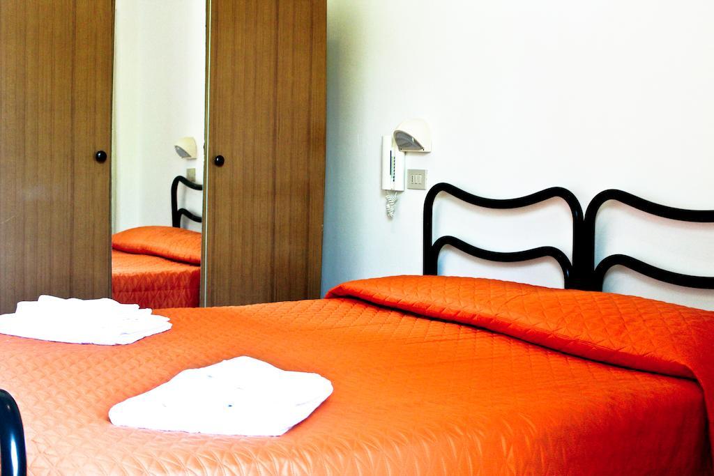 Hotel Leda Rimini Oda fotoğraf