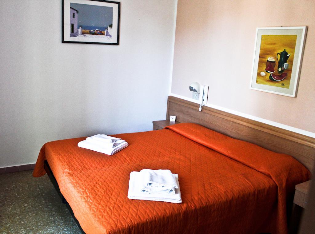 Hotel Leda Rimini Oda fotoğraf