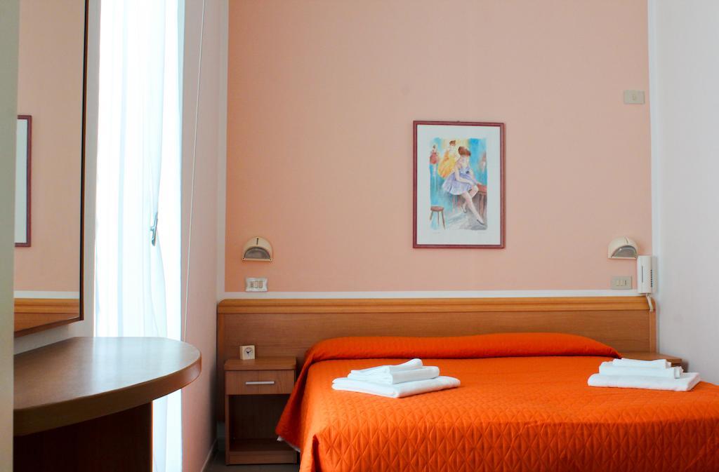 Hotel Leda Rimini Oda fotoğraf