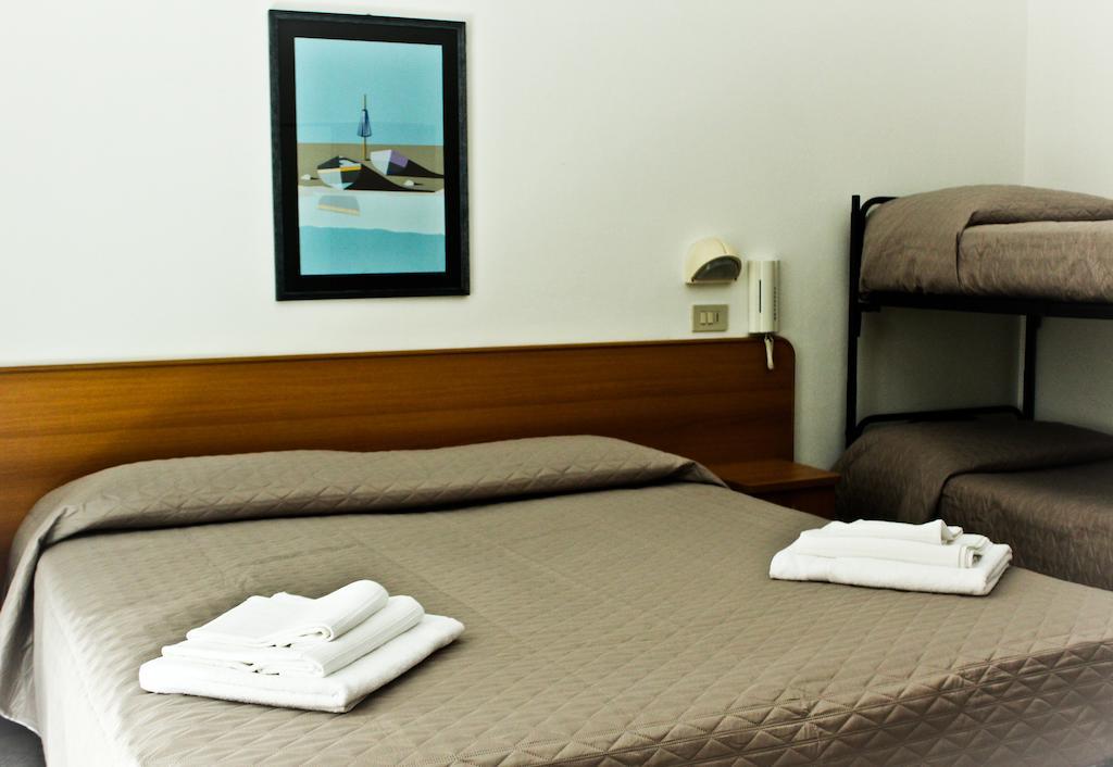Hotel Leda Rimini Oda fotoğraf